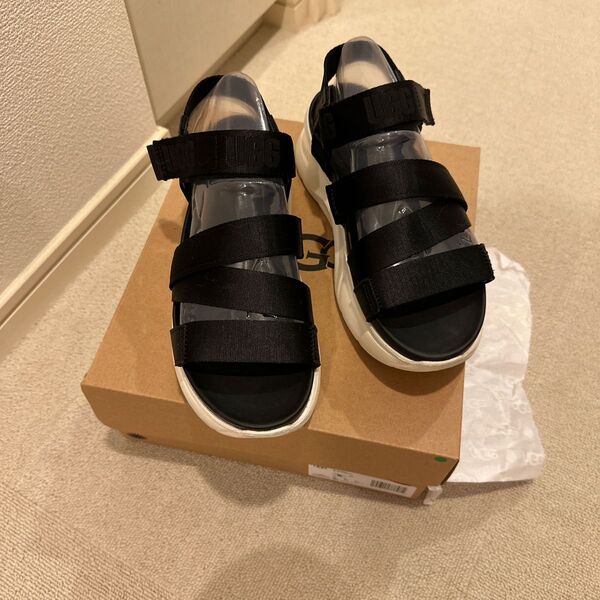 UGG サンダル 厚底 ブラック