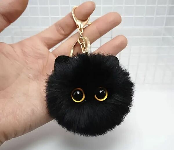 【送料込】【新品未使用】まんまる黒猫くろねこぬいぐるみキーホルダー（一つ） キーホルダー 可愛い ファッション ファー ふわふわ