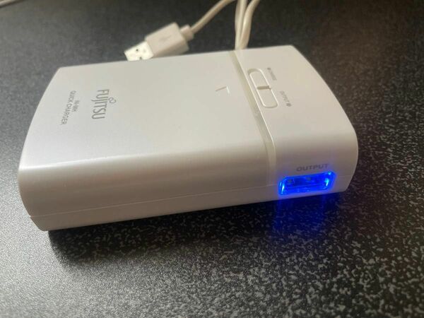 富士通USBモバイル急速充電器 FSC342FX-W