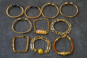 B1426 abroad made contains Gold color bracele bangle arm wheel Vintage accessory large amount set together . summarize set sale 