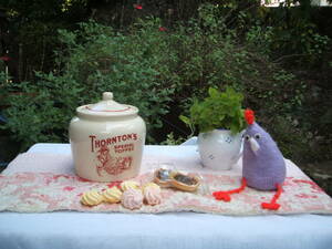  England Vintage so- ton z ceramics container THORNTON'S chocolate box 