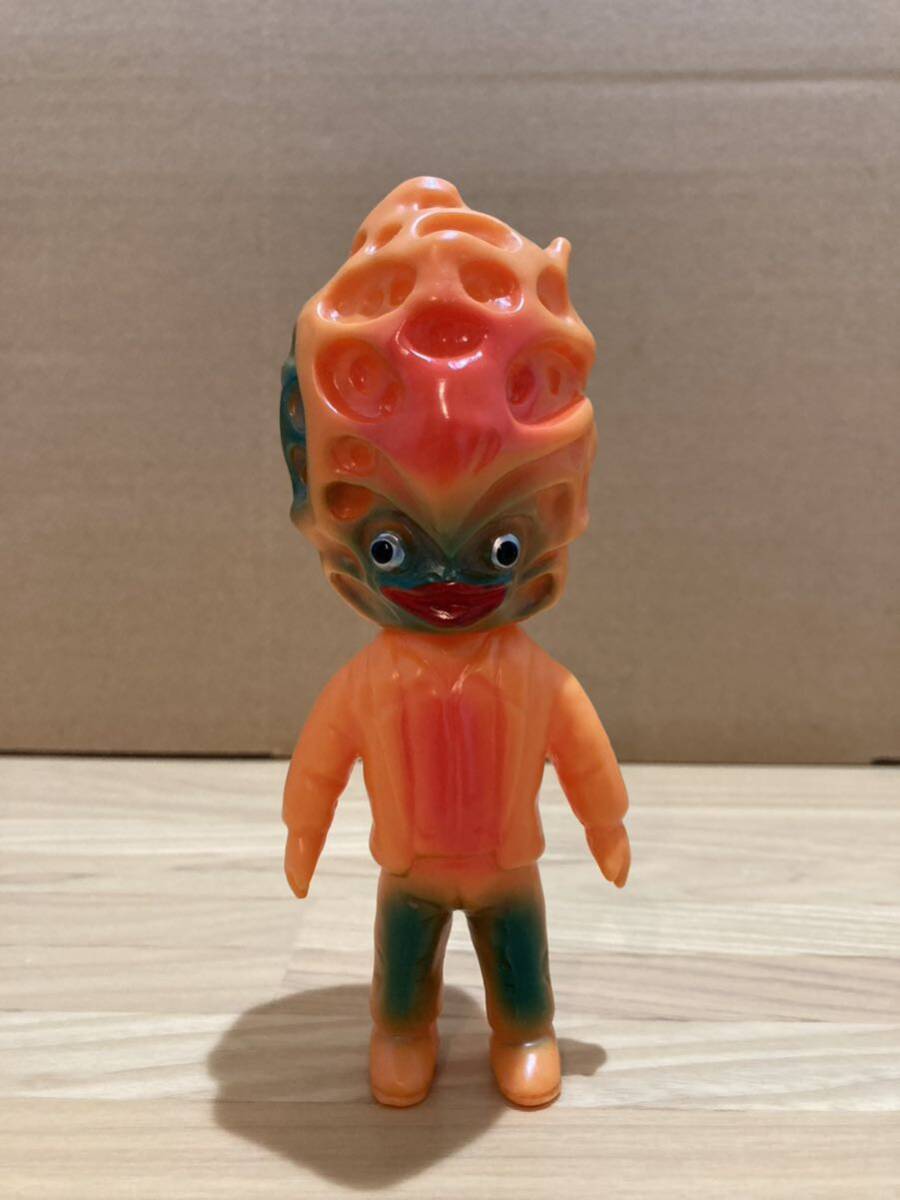 ぶたのはな チブル星人 おもちゃじいさん (水色成型) ソフビ ぶたのはな チブル星人 おもちゃじいさん (水色成型) ソフビ