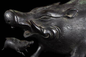希少 金工師造 銅製 細密彫刻 猪置物 古美術品（旧家蔵出）D749