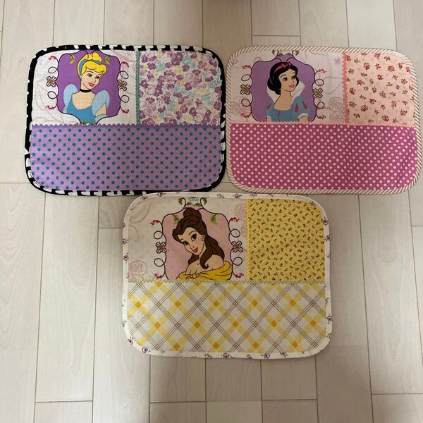 交渉1500円大幅なので200円引きですみません、、約30×39㎝ ハンドメイド ディズニープリンセス ランチョンマット3枚セット