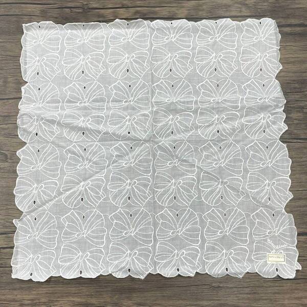 【未使用品】NINA RICCI ニナリッチ ハンカチ バンダナ ホワイト系 総柄 リボン柄 刺繍 コットン 綿100%