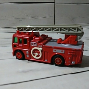 モータートミカ「はしご 消防車」