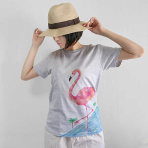 レディース Mサイズ フラミンゴ柄Tシャツ　トロピカルな南国フラミンゴの手描きTシャツ 鳥 動物 夏
