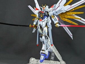 Art hand Auction Ab 1 Yen, fertiges Produkt, neu lackiert, Bandai HGCE 1/144 Mighty Strike Freedom Gundam, Mobiler Anzug Gundam SEED FREEDOM HG Gunpla, Charakter, Gundam, Fertiges Produkt