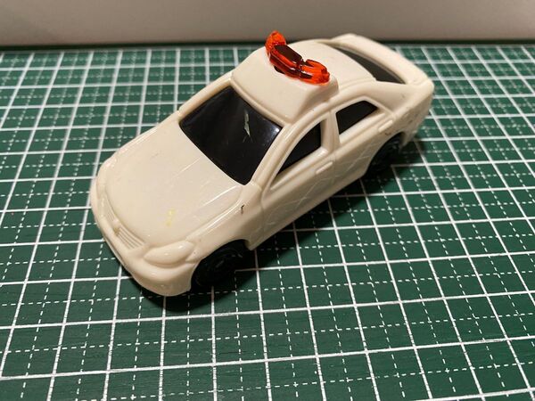 トミカ マクドナルド ハッピーセットトヨタ クラウン 2014