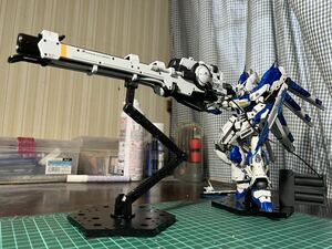 RG hi-νガンダム　塗装済完成品