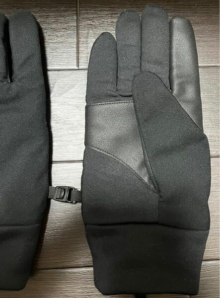 ユニクロ　手袋　Ｌサイズ　黒色　左手・右手の両方