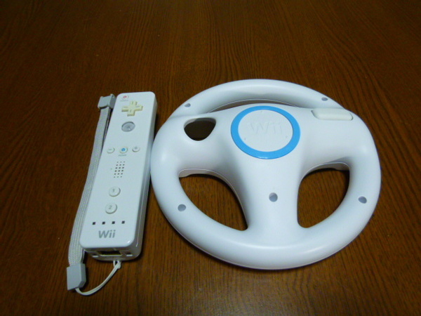 HR080【送料無料】Wii マリオカート　ハンドル　リモコン　ストラップ　セット　ホワイト　（動作良好 クリーニング済）白 任天堂 純正 