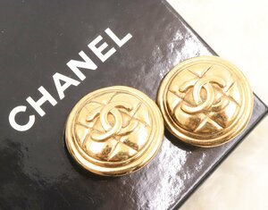 [to length ]CHANEL Chanel earrings here Mark matelasse Gold color large .. Vintage round box attaching IR590IOB96