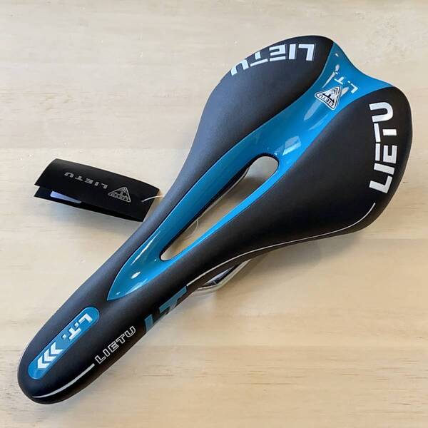 自転車サドル スポーツバイク仕様 薄型 ブラック青ライン【匿名配送 送料無料】