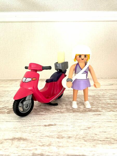 playmobil スクーターセット売り　バイク　フィギア　女の子　ドイツ製