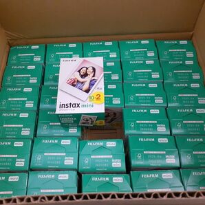 チェキフィルム　INSTAX MINI 20枚×30箱＝600枚入　有効期限26年3月 今だけのサービス価格です　売り切れ終了