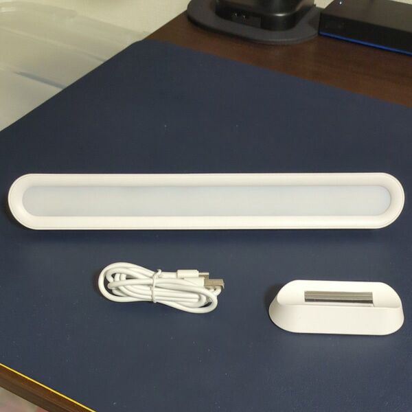 BASEUS LED 照明 USB-C充電 色温度、照度調整可能 マグネット付き
