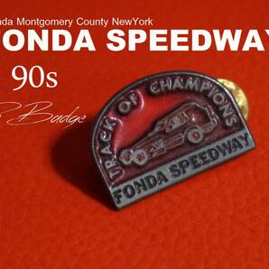 90s フォンダ・スピードウェイ FONDA SPEEDWAY カーレース ピンバッジ 2.9×2cm