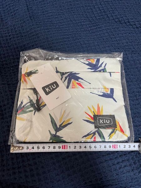 新品!KIU サコッシュ