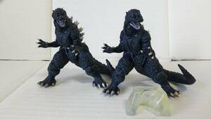 ゴジラ2004(ノーマル＆背ビレ発光時Ver.)2体 究極大怪獣　アルティメットモンスターズBANDAI 