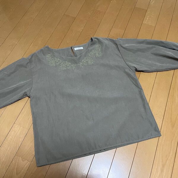 a.v.v.standard トップス