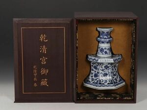 古びた蔵『明 宣徳年製 陶磁器 青花纏枝花卉紋 燭台』極細工 置物 擺件 古賞物 古美術 中国古玩