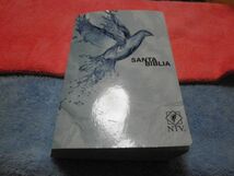 WATER BIRD SPANISH Santa Biblia / Holy Bible: Nueva Traduccin Viviente, Tapa rustica (Paloma) Tyndale House Pub; Compact_画像1