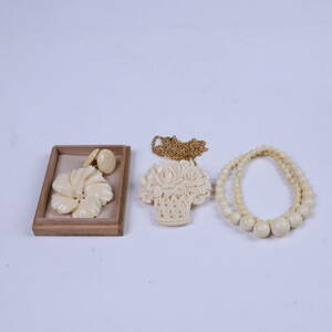  ornament thing natural material necklace accessory together 