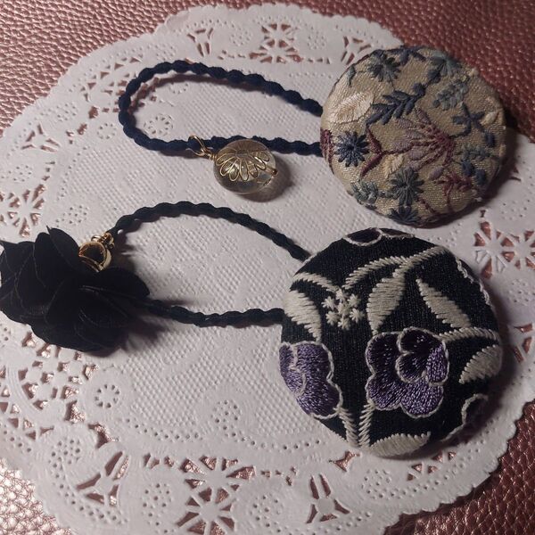 インド刺繍リボンのヘアゴム2種類 44mm フラワータッセル付き