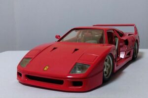 * Ferrari F40 1987 1/18 BBurago *