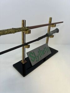 Wand Holder Display Holds 2 Wands Slytherin House 海外 即決