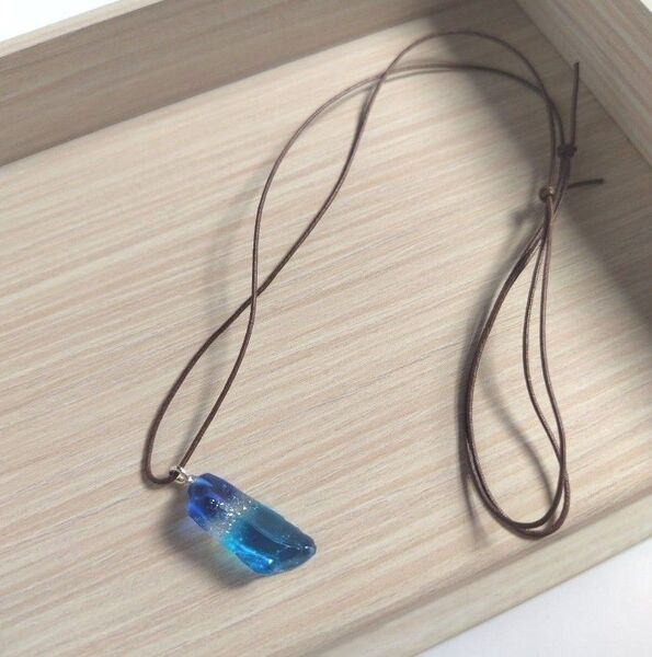 青色 ネックレス 鉱石風 グラデーション ハンドメイド