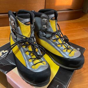 AKU登山靴 ゴアテックス UK6 EUR39.5 24.5cm ２回使用　イエロー見た目良し美品