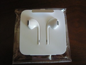 Apple iPhone付属品 "EarPods（Lightningコネクタ）" + "Lightning - 3.5 mmヘッドフォンジャックアダプタ(A1749)"