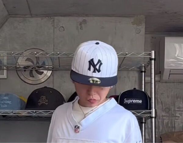 かつき君着用 59FIFTY Pinstripe ピンストライプ ニューヨーク・ヤンキース クロームホワイト ネイビーバイザー