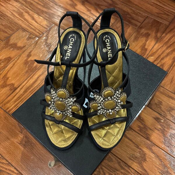 CHANEL*