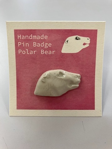 (みな・みな)ハンドメイド 陶器製ピンバッジ ホッキョクグマ