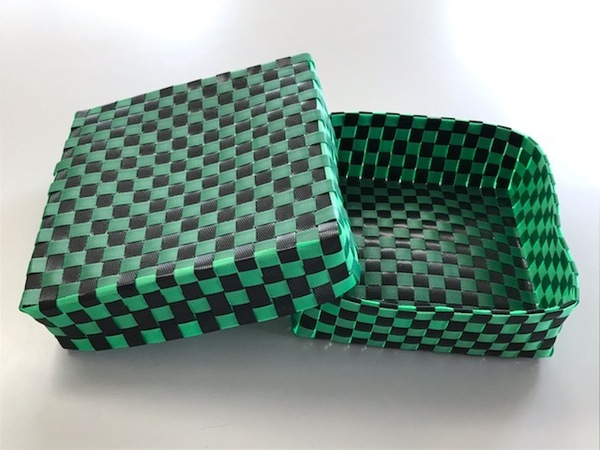 (みな・みな)ハンドメイド PPバンド ふた付きかご(2)