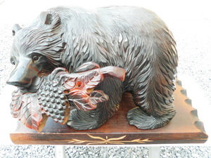北海道　熊の置物 　年代物 「葡萄」木彫りの熊　大きさ約３８cm
