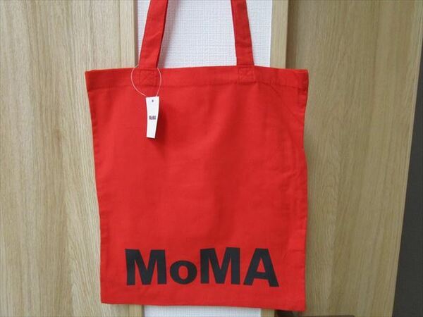 新品未使用★ＭＯＭＡ（モマ）エットレ・ソットサス メッセージ トートバッグ(すべてを白く塗るだけでは魂は救れない)NY近代美術館赤N95　