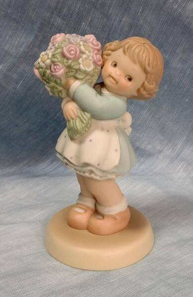 マーベル ルーシー アトウェル メモリー オブ イエスタデー エネスコ社 女の子 花束 祝福の花束です 陶器人形 置物 数量限定生産 超レア