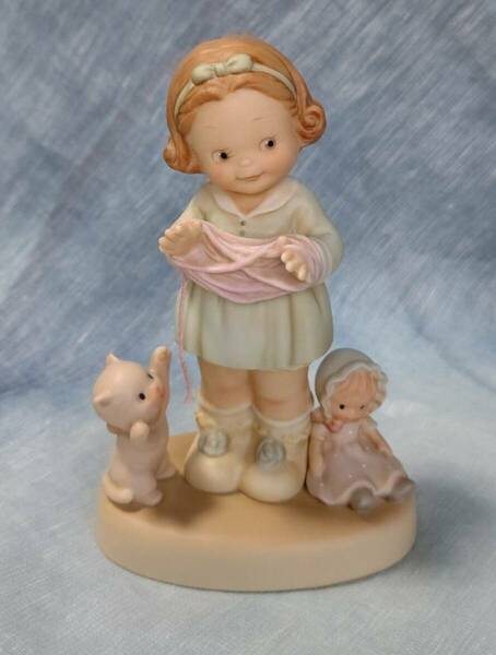 マーベル ルーシー アトウェル メモリー オブ イエスタデー エネスコ社 女の子 猫 毛糸 お人形 あなたの為の救いの手 陶器人形 置物 レア