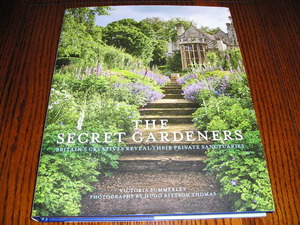  foreign book *The Secret Gardens Britain. garden *25. private garden. . selection compilation 