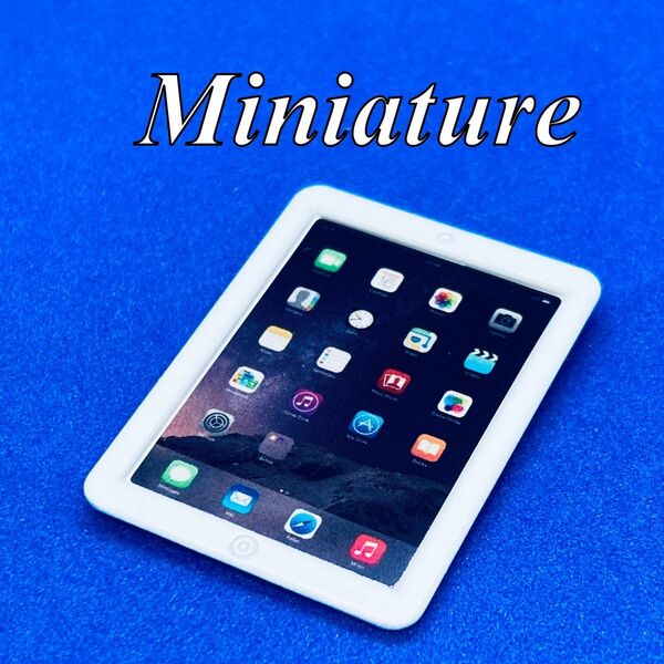 新品ミニチュア金属製 iPad白 アイパッド タブレット ドール撮影用グッズ小物 フィギュア おもちゃ ドールハウスコレクション