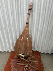  traditional Japanese musical instrument biwa stringed instruments era thing old fine art antique . comfort four string . pillar half month skill Satsuma biwa antique 