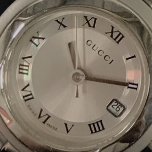 グッチ デイト クォーツ 腕時計 レディース シルバーカラー文字盤 5500L 未稼働品 付属品あり ブランド小物 GUCCI