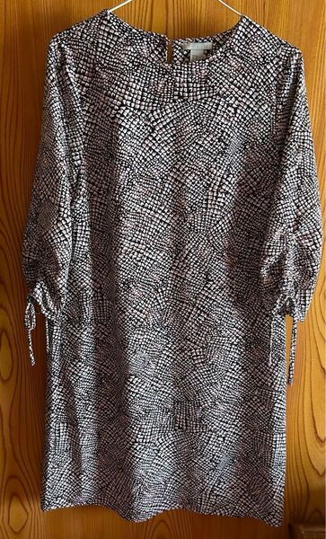 H&M ワンピース 黒・スモーキーピンク