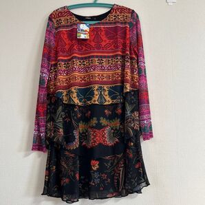 # Desigual ワンピース 未使用 長袖 花柄 ひざ丈 ブラック& レッド系