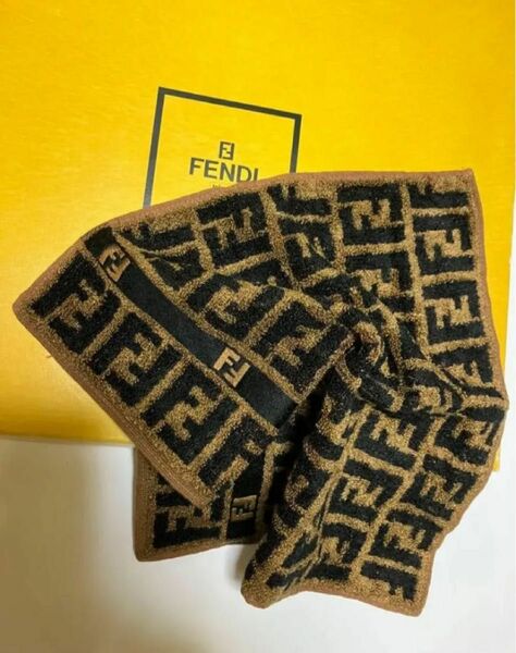 新品 フェンディ/FENDI シルクタオルハンカチブラック×ブラウン ズッカ総柄