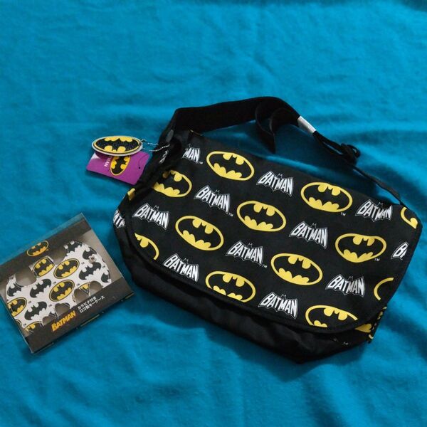 新品未使用タグ付 BATMAN バットマン メッセンジャーバッグ+カラビナ付きロゴ型キーケース セット DC アメコミ ヒーロー
